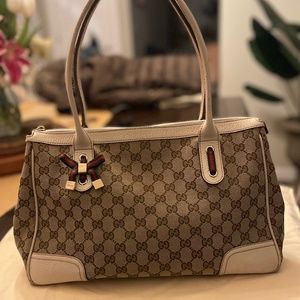 Gucci handbag - Over the shoulder